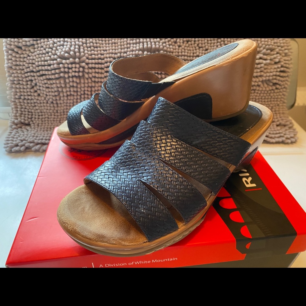 Rialto clogs